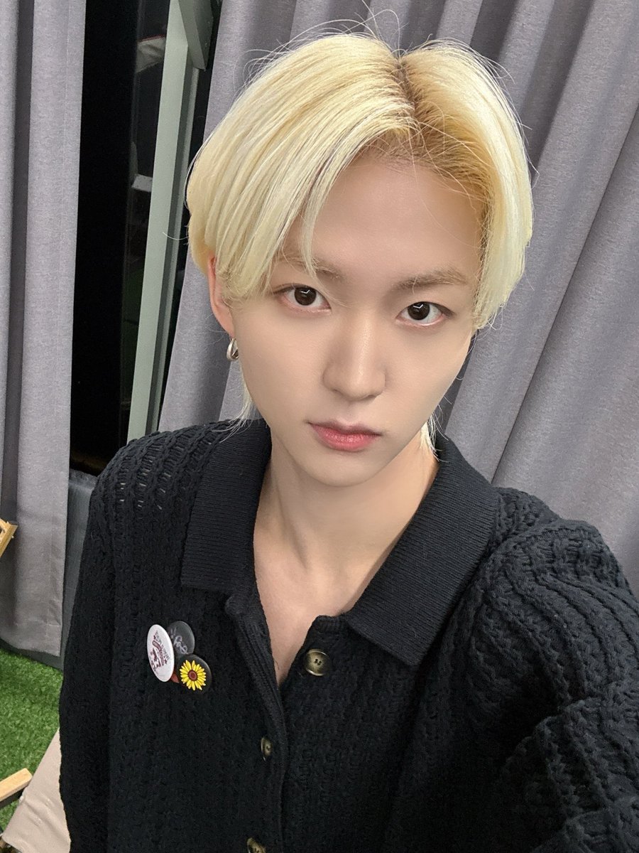TNX_twt's tweet photo. Walk a 1000miles with you 🤍

#TNX 
#은휘 #HWI https://t.co/ELsxku5TDc