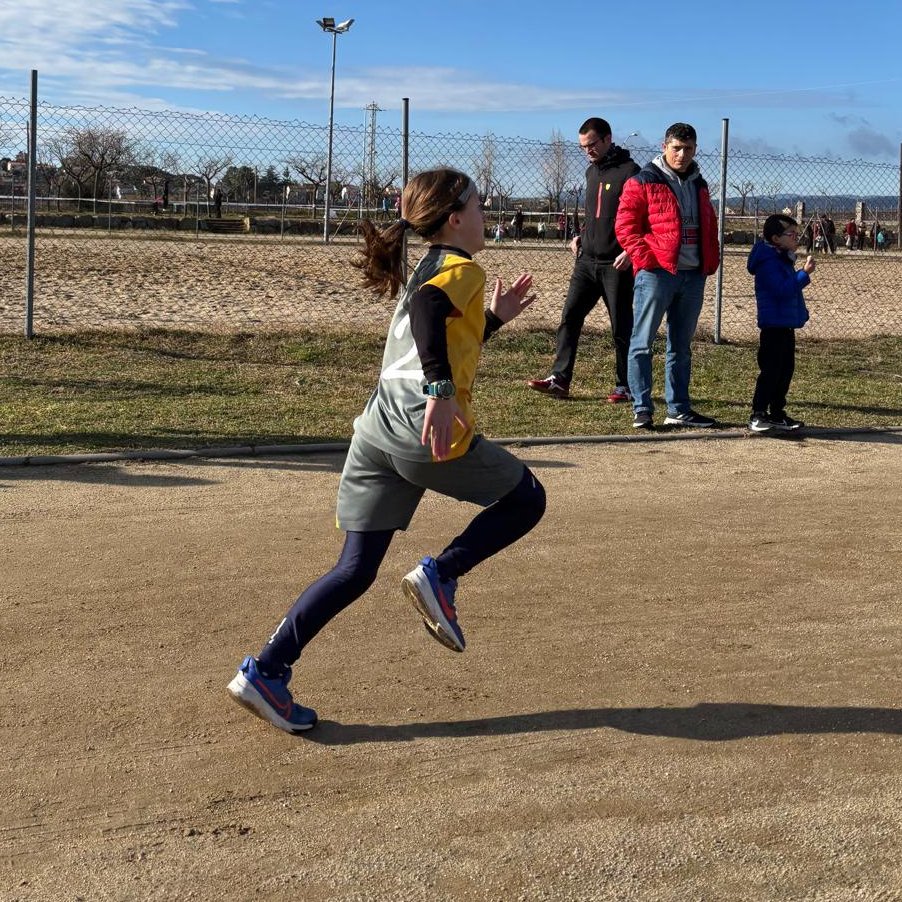 CEAnoia's tweet photo. 🏃♀️En marxa el Cros Ciutat de Piera, 25è Cros Escolar i Popular de l'Acadèmia Apiària.
👉És la 8a prova del Circuit de Cros Escolar i Popular de l'Anoia.
Som-hi a gaudir de la jornada en l'espai de Can Mas de Piera.
#crosescolar #crospopular https://t.co/2DLbIMOvo7