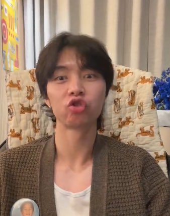 taemjsuh's tweet photo. MY 30 YEAR OLD CAT https://t.co/atdk9iUnhB