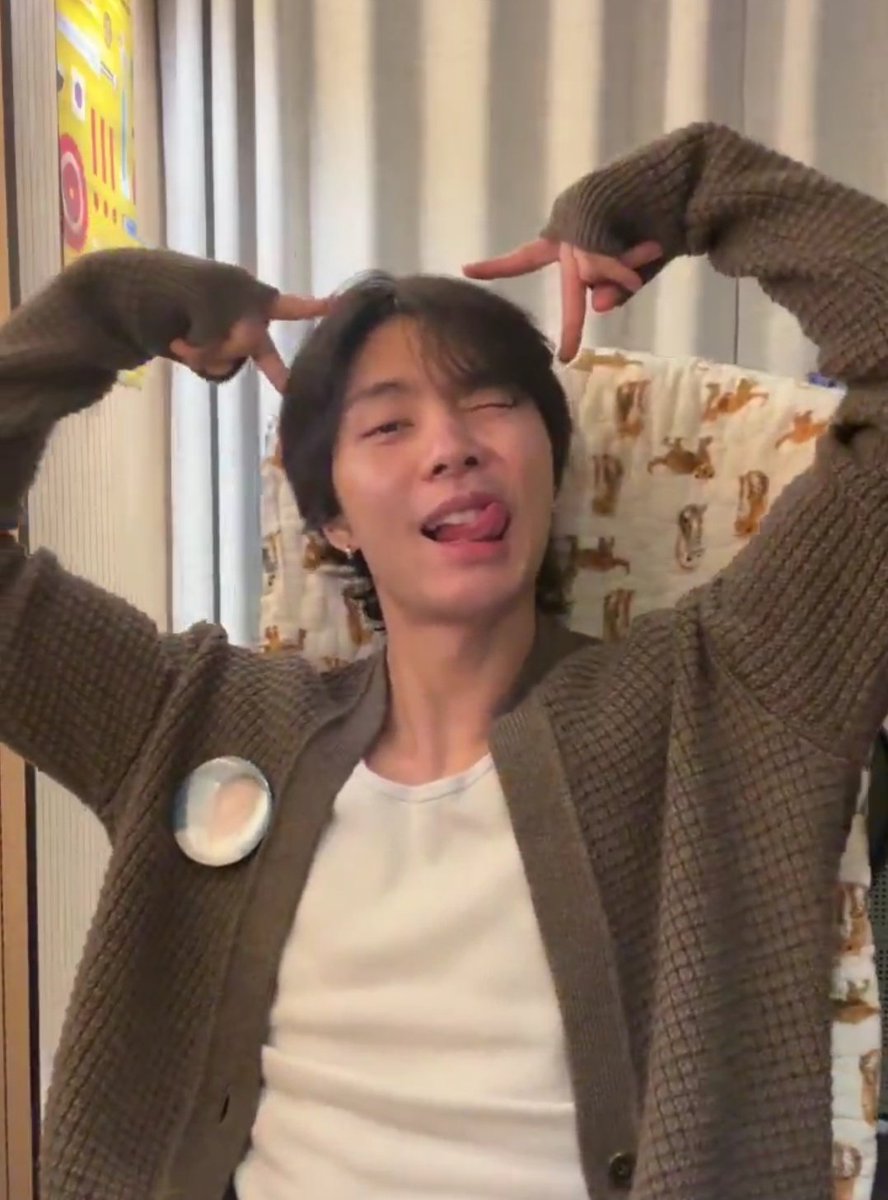 cat ear pose
#JOHNNY #쟈니