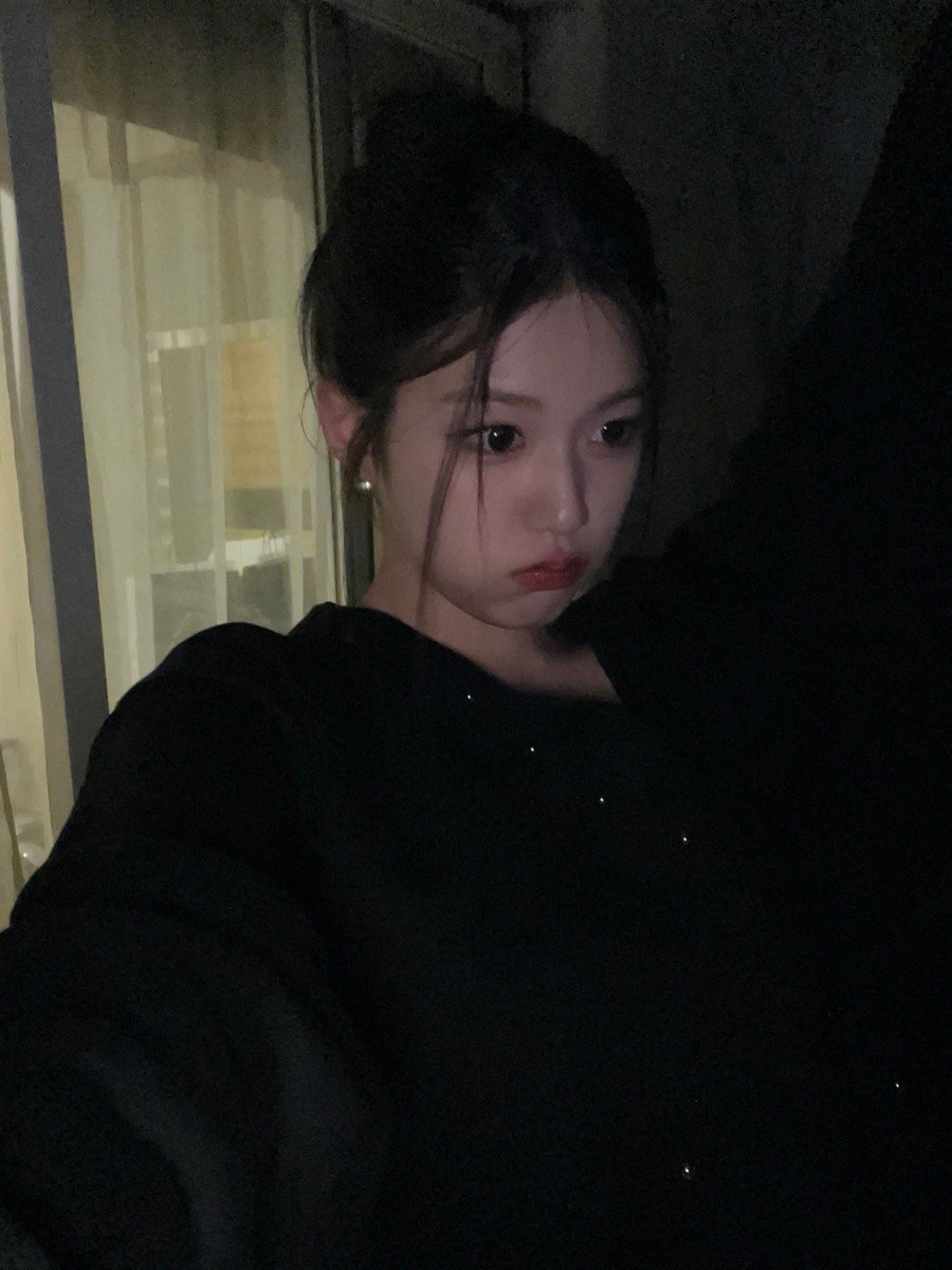 Ziyyoon's tweet photo. After schedule chill time, https://t.co/sg3GfQi70R