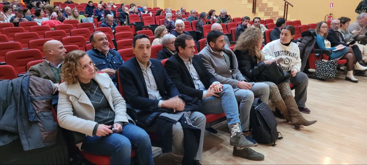 ismaelsc_'s tweet photo. 🔴 Hemos participado en la Junta Municipal del Distrito Macarena, acompañando a vecinas y vecinos preocupados por la ejecución de las obras de la línea 3 del Metro. Desde IU seguiremos exigiendo transparencia, participación y garantías para el vecindario. ¡Seguimos! https://t.co/kNciWDR5Gc