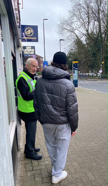 MPSHarrow's tweet photo. PCSOs from Pinner and North Harrow community policing team worked in partnership with London Safety Centre volunteers to spread the word about recent phone thefts on Bridge Street in Pinner. #lookuplookout #harrow #harrowcrimefighters https://t.co/nNLM7Q4YYD