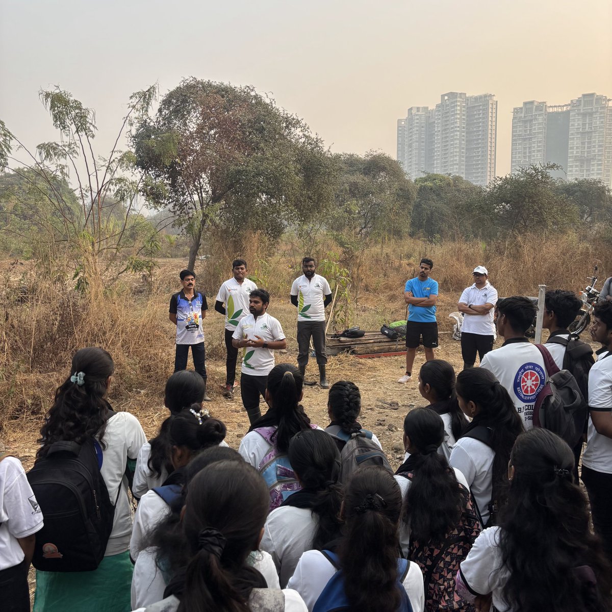 dharmeshbarai's tweet photo. Week 234 - #MangrovesCleanupDrive
Let’s pledge to protect our planet for a better future.
Each of us can contribute towards a healthier planet.
Together, we make @thebetterindia
#SarsoleJetty #navimumbai https://t.co/YW0SiLUn6g