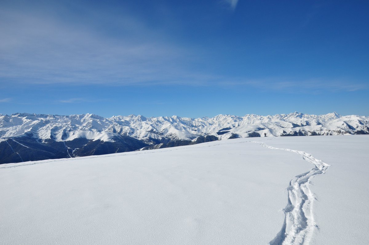 Grande classique hivernale de la vallée de Luchon, cette montée au Plan de Montmajou ne manque pas d'attrait: le topo ici:
randopyrenees.blogspot.com/2025/02/plan-d…
900D+ 12km 5h
#baladesympa #pyrenees  #neige #rando #paysage #luchon #photography #hiver