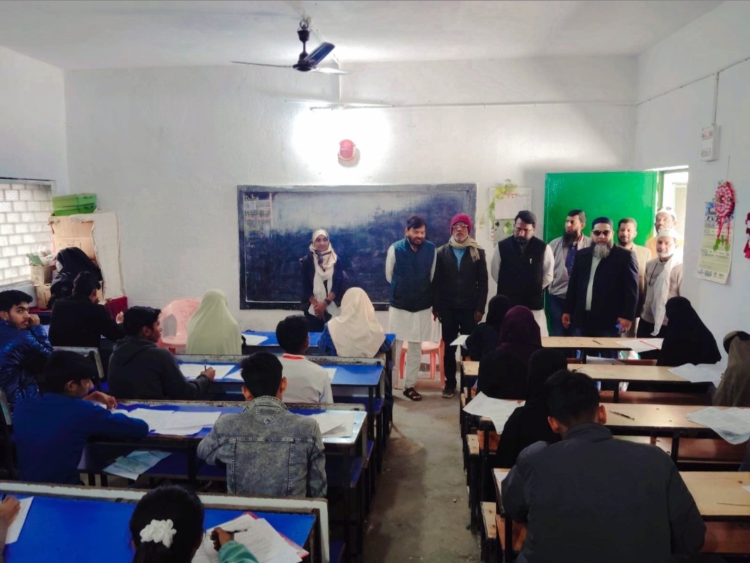 gulafsashani's tweet image. आज पुरे देश में रहमानी 30 रहमानी प्रोग्राम ऑफ एक्सीलेंस का प्रवेश परीक्षा  लिया गया! जिसमें झारखण्ड से एक #Invigilator के रूप में मैं भी शामिल हुई!साथ ही प्रभात खबर के senior editor Shanawaz qurashi sahab,JMM leader abrar ahmad sahab, junaid sahab, सभी शामिल हुए!!

#Rahmani30