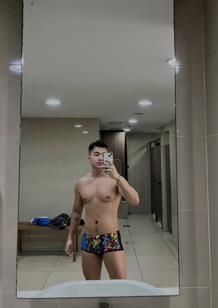 luigialpha_'s tweet photo. Kinda back to swimming 🏊 (just to try out new trunks 🤪) https://t.co/21BfGpDGPb
