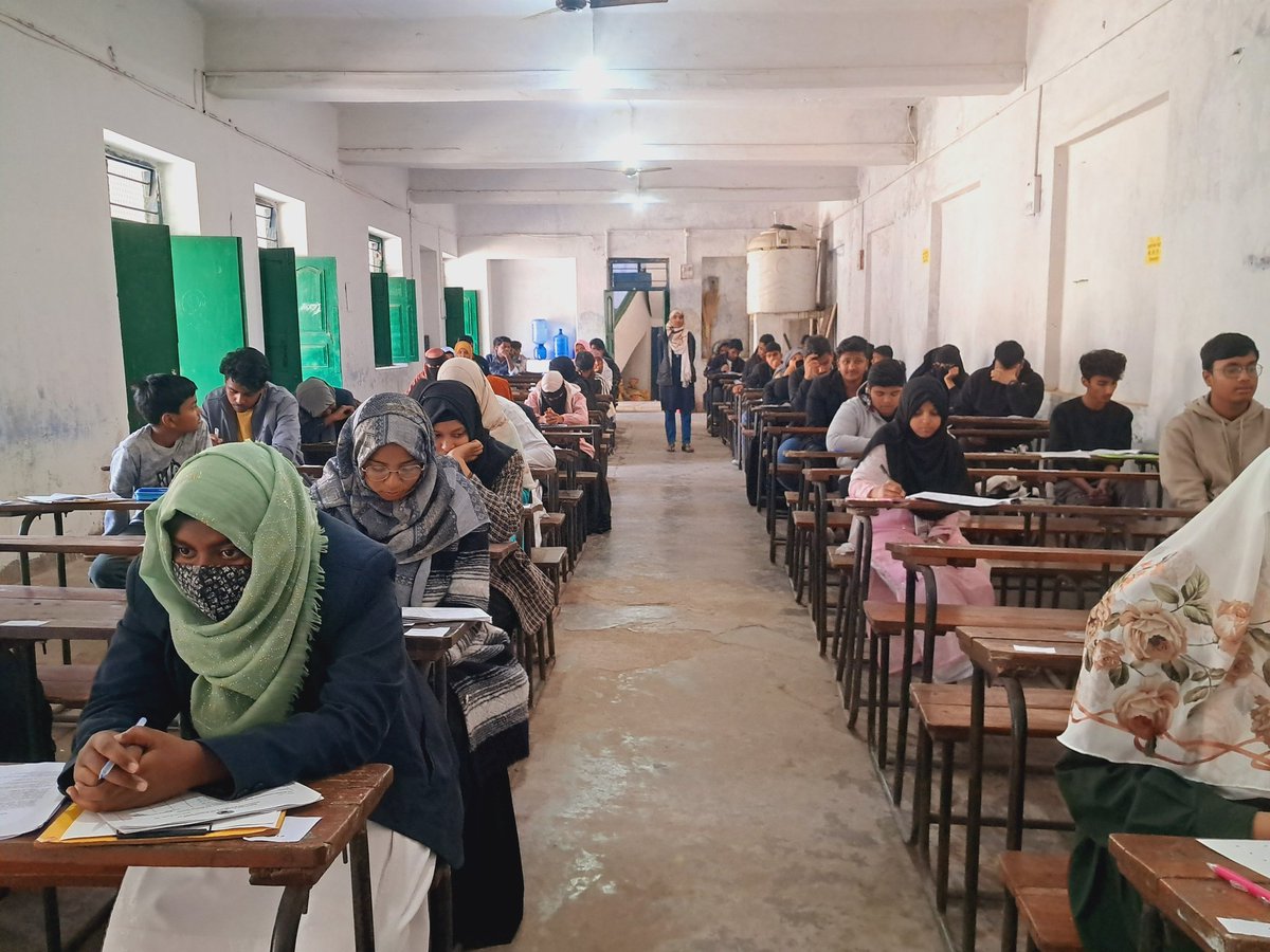 gulafsashani's tweet image. आज पुरे देश में रहमानी 30 रहमानी प्रोग्राम ऑफ एक्सीलेंस का प्रवेश परीक्षा  लिया गया! जिसमें झारखण्ड से एक #Invigilator के रूप में मैं भी शामिल हुई!साथ ही प्रभात खबर के senior editor Shanawaz qurashi sahab,JMM leader abrar ahmad sahab, junaid sahab, सभी शामिल हुए!!

#Rahmani30