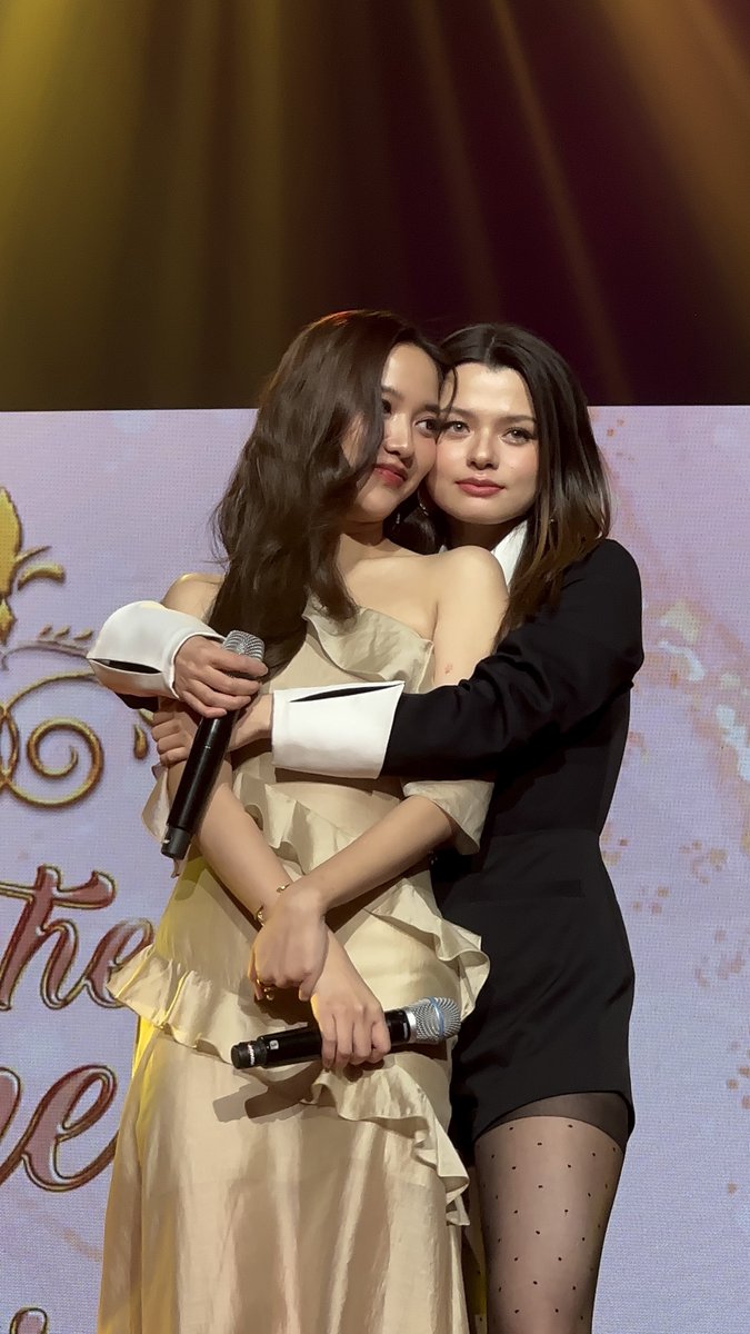 freenbeckfc's tweet photo. ห๊าาาาาา🫣

SAROCHA REBECCA IN MANILA
#FreenBeckyRoyalFanmeetxPH
#ฟรีนเบค #FreenBecky
#srchafreen #Beckysangels

Cr. On pic https://t.co/qYg664gwFU
