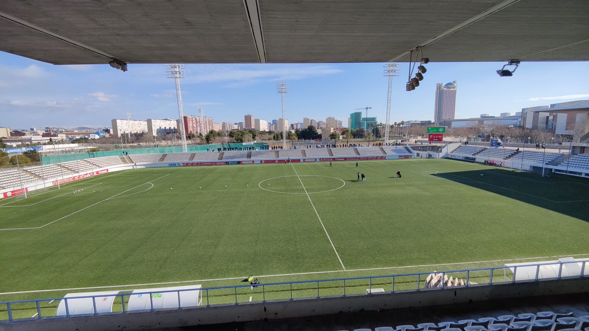Tot a punt a l'Estadi Municipal de L'Hospitalet <a href="/CELHospitalet/">CE L'Hospitalet</a> - <a href="/FundacioUETona/">UE Tona</a> amb la veu d' <a href="/ericballe00/">Eric Ballester Navarro</a>
📻 #89.1FM