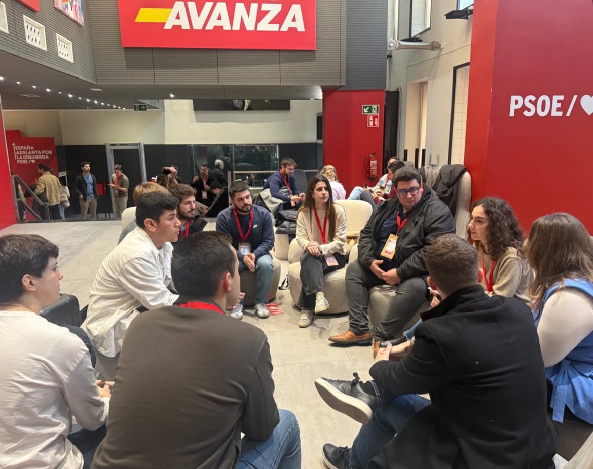 🌹🙌 El nostre company <a href="/yeraygarciavlls/">Yeray 🏳️‍🌈</a> ha representat les Comarques Tarragonines aquest cap de setmana al #ComitéFederal de <a href="/JSE_ORG/">Juventudes Socialistas</a> a Madrid.

El futur no està escrit i nosaltres lluitarem perquè sigui progressista. ❤️