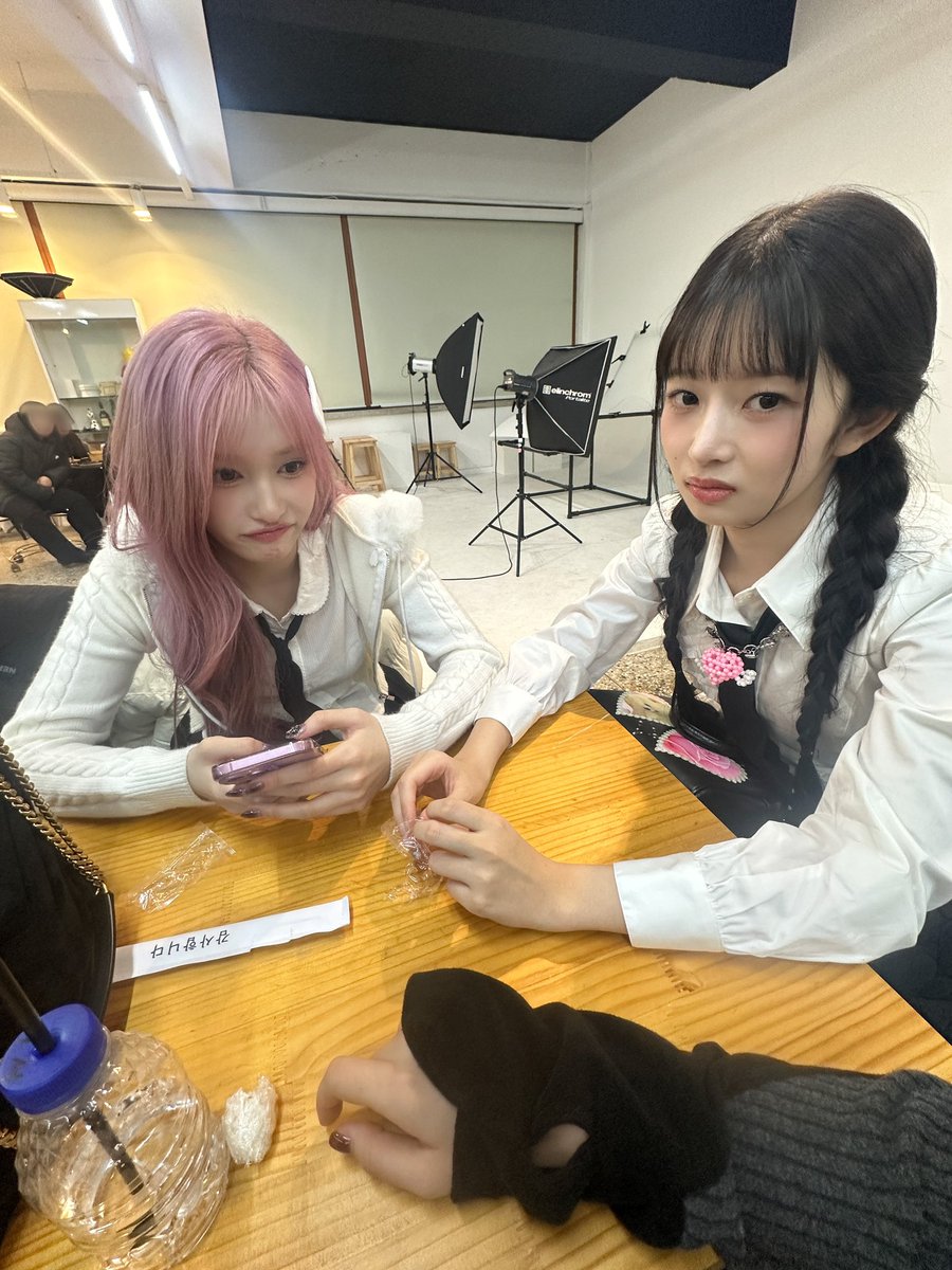 IVE_twt's tweet photo. 기니회의 중´,,-ω-,)⊃-,,*)ﾊﾑﾊﾑ🩷

#IVE #아이브 #REI #레이 https://t.co/tcL7QpnKPY