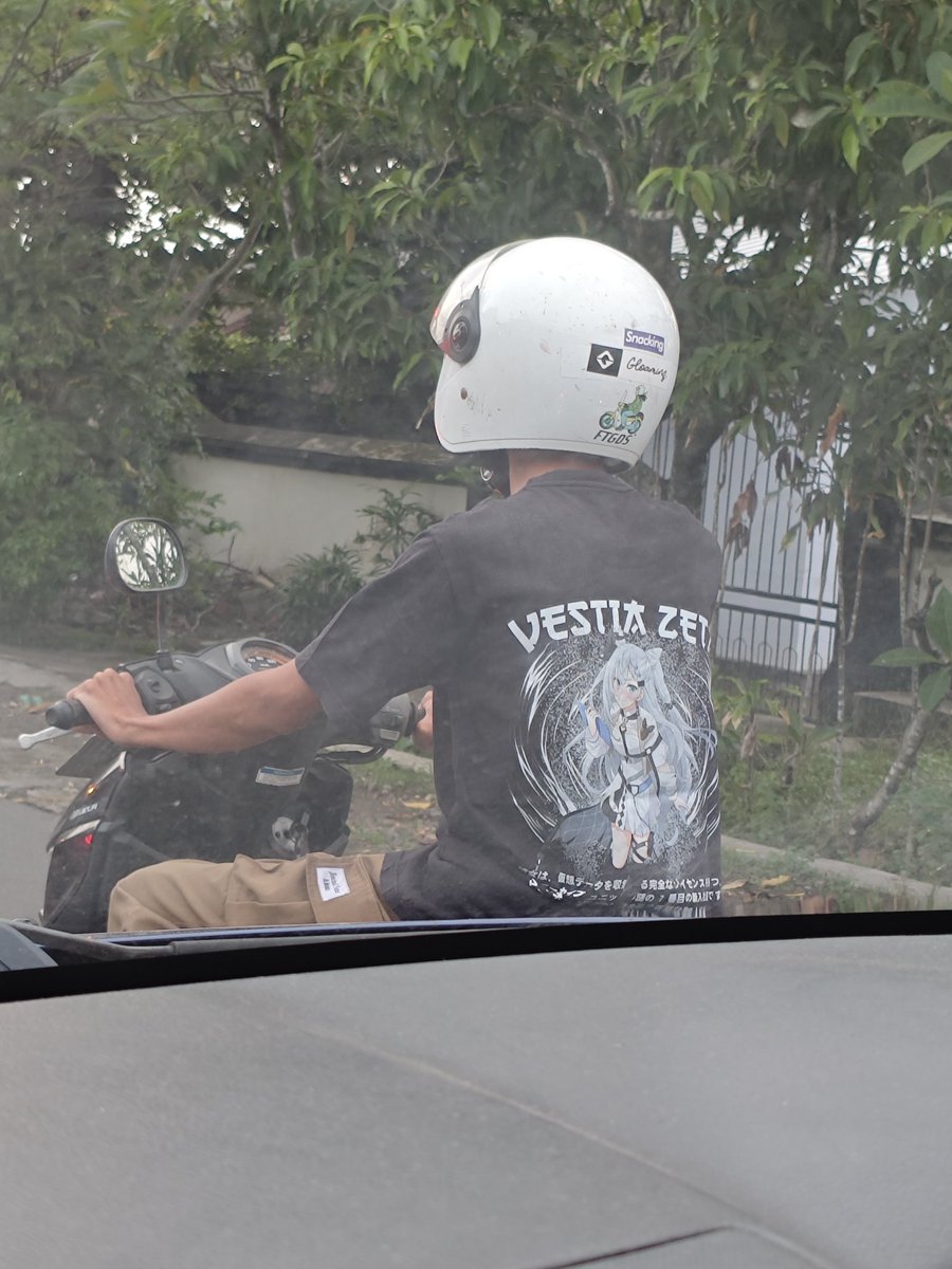 AressaAprila's tweet photo. Anjay ketemu fans zeta. Semakin banyak wibu dan orang yang suka vtuber di daerah ku, dan aku menyukai hal tersebut 🗿 https://t.co/F4P1riICd0