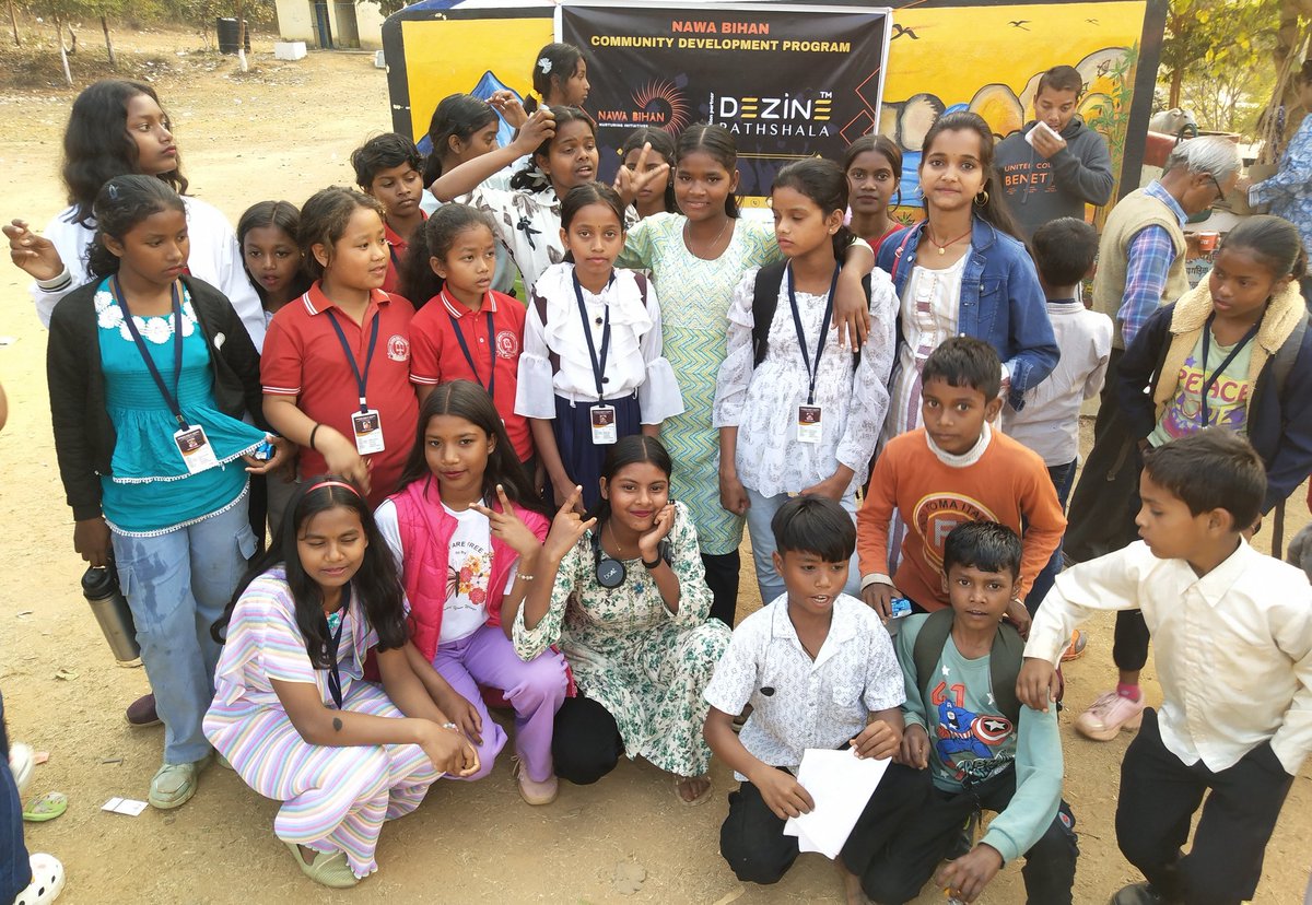 DezinePathshala's tweet image. चंचला घाघ, तपकारा, जिला खूंटी में बच्चों के बीच मिठाई बाट कर नवा बिहान कम्युनिटी डेवलपमेंट प्रोग्राम का विस्तार किया गया। 
सभी शिक्षकगण के साथ माता - पिता को बहुत-बहुत धन्याबाद जो आप सबने से इस पावन कार्य में सहयोग किया 🙏
#communitydevelopmentprogram  #nawabihan #dezinepathshala
