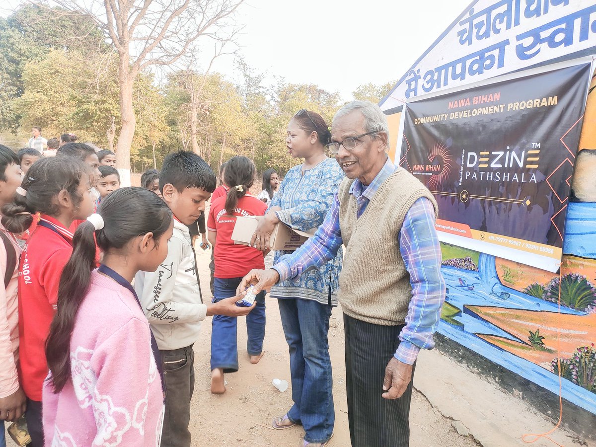 NawaBihan73097's tweet image. चंचला घाघ, तपकारा, जिला खूंटी में बच्चों के बीच मिठाई बाट कर नवा बिहान कम्युनिटी डेवलपमेंट प्रोग्राम का विस्तार किया गया। 
सभी शिक्षकगण के साथ माता - पिता को बहुत-बहुत धन्यबाद जो आप सबने से इस पावन कार्य में सहयोग किया 🙏

#communitydevelopmentprogram  #nawabihan #dezinepathshala
