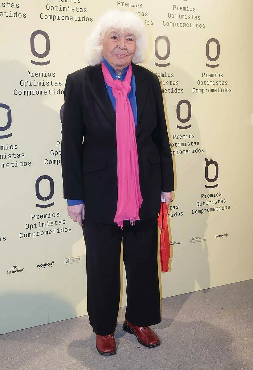 NawalElSaadawi1's tweet image. "علموا بناتكم الإستقلال المادي حتى يبحثن عن رفيق للحياة وليس عن عائل، وعلموا أبنائكم الإستقلال المنزلي حتى يبحثوا عن حبيبة وليس عن خادمة"

#نوال_السعداوي