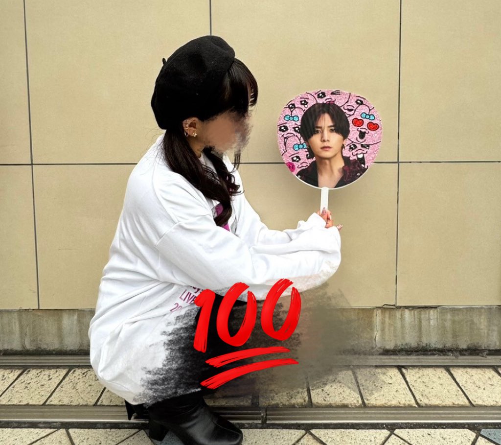デコうちわ持ったよ〜っていう思い出👍🏻 ̖́-
こんなやつ見たよって方。。。
朝比奈です🎶