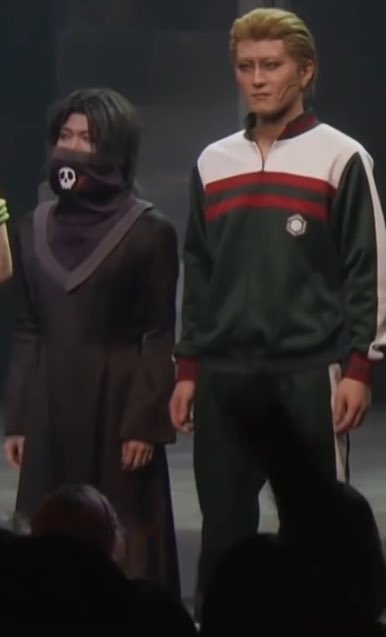 DailyPhinFei's tweet image. They’re thanking the public, but Feitan wants to look tall