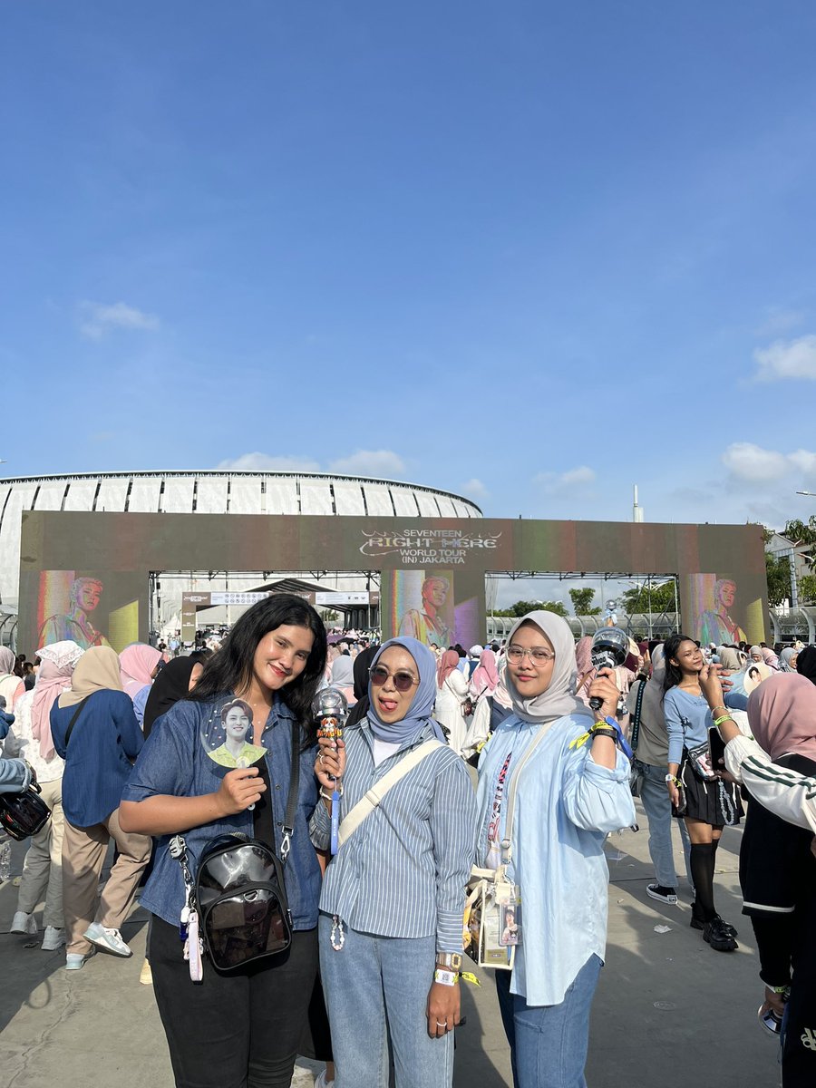 jnonuskies's tweet photo. Day 1 was crrrazzzy, my very first kpop concert after fangirling 5 years 🥹✨🌸🔥💯 https://t.co/dlm2waEa1G