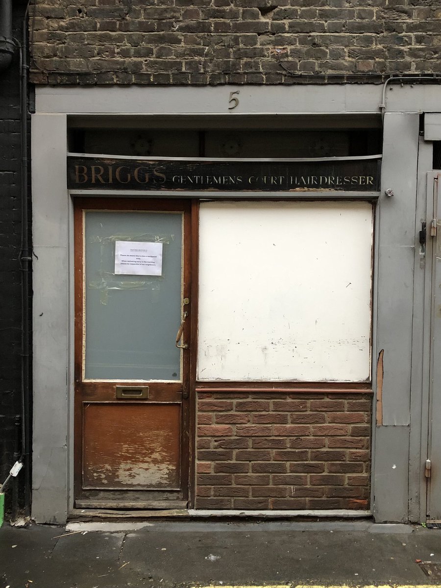 Briggs gentlemens court hairdresser