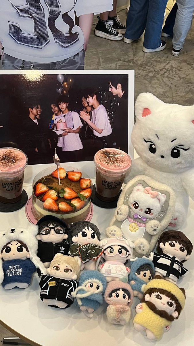JUNGWONGLOBAL's tweet photo. Garden of Love: Bloom in February ݁˖ ❀ ⋆｡˚ 

Our come and go cse & mini exhibition has come to an end! We hope we filled your day with smile and laughter, we are very thankful that you chose to celebrate with us 🥹🩵

Special thanks to our Jungwon artists :
@klimseung
@art4hoon
@in_doses
@sunnymintchoco
@insiart_
@kai_baekgu

Also to our suppliers who attended to our printing needs:
@chinguprintsphl
@baekhyuneeprint

To the cafe that allowed us to celebrate Jungwon's birthday with @hystcafe 🩵 

Most especially to ENGENEs who chose to celebrate this day with us! You guys are who made this event possible 🩵 

ALL STARS LEAD TO JUNGWON 

#TwentyTwoStarsUnderTheWONIVERSE
#HAPPY_JUNGWON_DAY
#우리의_리더_양정원_생일이냥
#정원 #JUNGWON @ENHYPEN_members