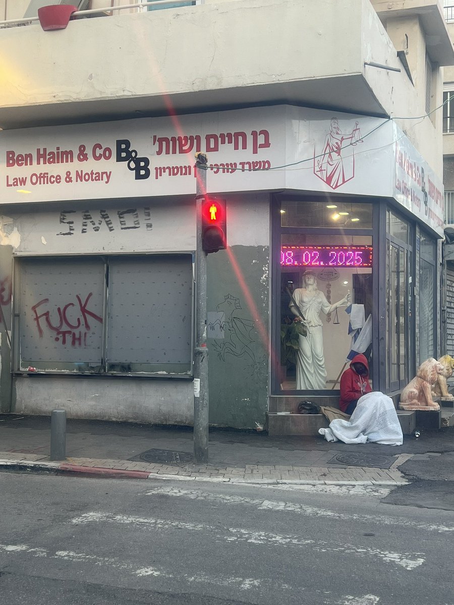 CloudsMakeMeDepressed tweet media