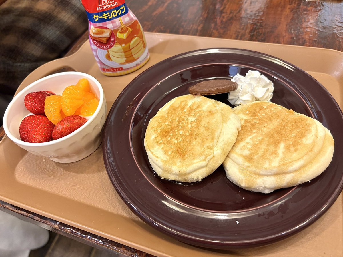 Aren_mf's tweet photo. 今日はふくよカフェありがとうございました！
たくさんのドリンクやフード、プレゼントありがとうございます( *ˊᵕˋ*)💕
遠隔でお祝いのシャンパンまで頂いてとっても嬉しいです！✨️*: \(  ॑꒳ ॑ * \ 三 ﾉ *  ॑꒳ ॑ )ﾉ :*✨️ https://t.co/a1ATCG6Cuk