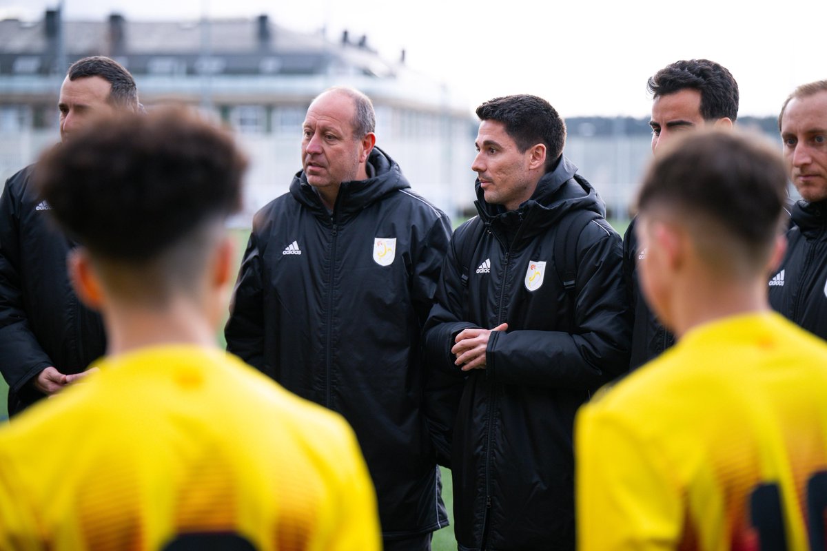 FCF_CAT's tweet photo. 💛❤️ 𝐂𝐀𝐓𝐀𝐋𝐔𝐍𝐘𝐀 𝐒𝐔𝐁 𝟏𝟒 💛❤️

🍍 FAMÍLIA 🍍
✅ Primer objectiu 𝒄𝒐𝒎𝒑𝒍𝒆𝒓𝒕 
🔜 Camí a les semifinals 

#SeleccionsCAT https://t.co/80E5xcefLi