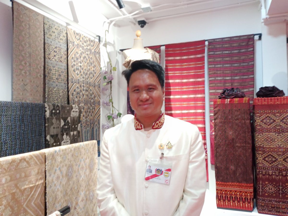 รอรับเสด็จ