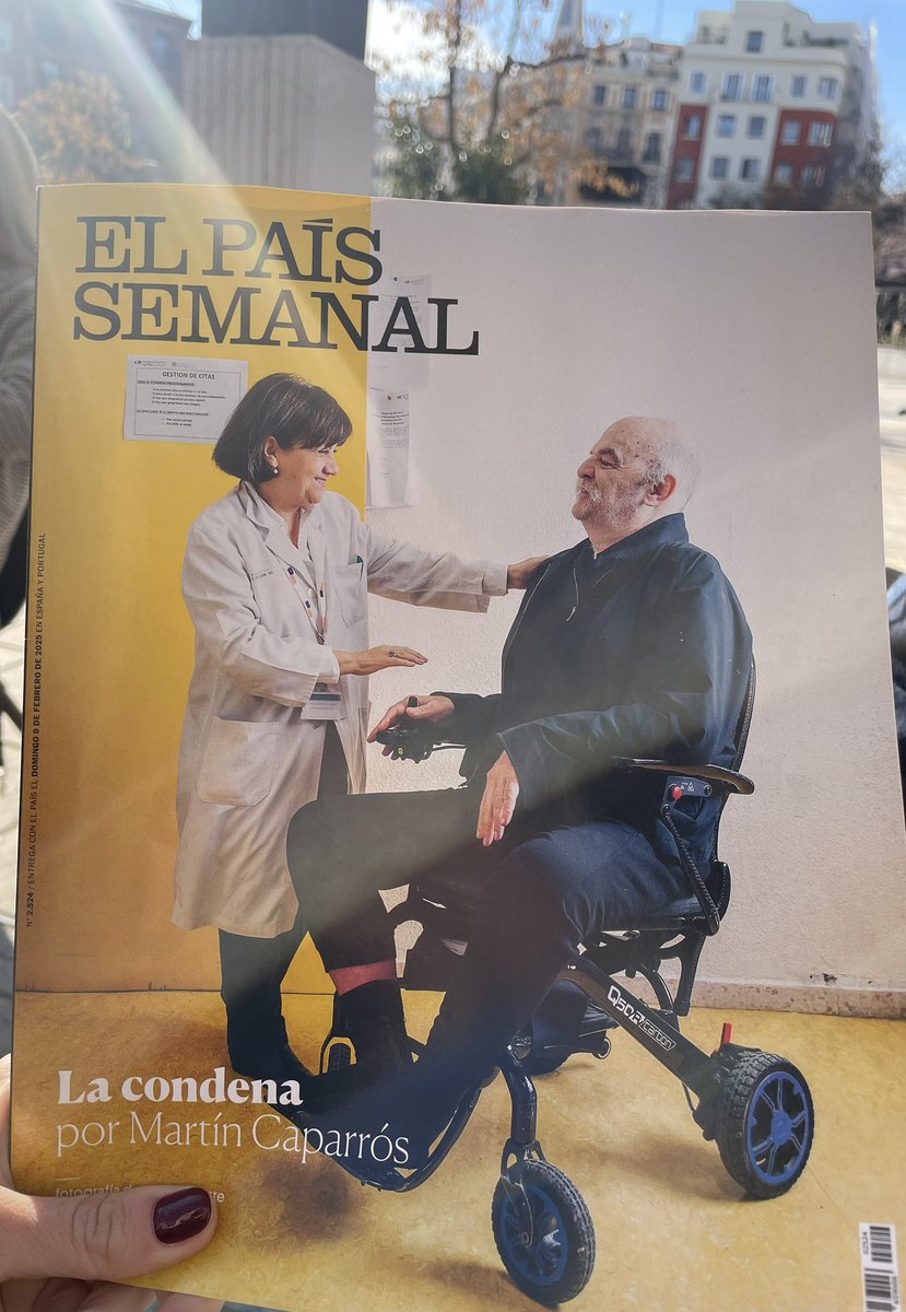 Hacía tiempo que no bajaba al kiosko y me sentaba a leer tranquilamente el suplemento del domingo. Hoy es ESE día. Leer a <a href="/martin_caparros/">Martín Caparrós</a> es siempre ganarle tiempo a la vida. Desde <a href="/el_pais/">EL PAÍS</a> Audio hemos hecho una versión narrada por el propio Martín🎧💙open.spotify.com/episode/5KnGox…