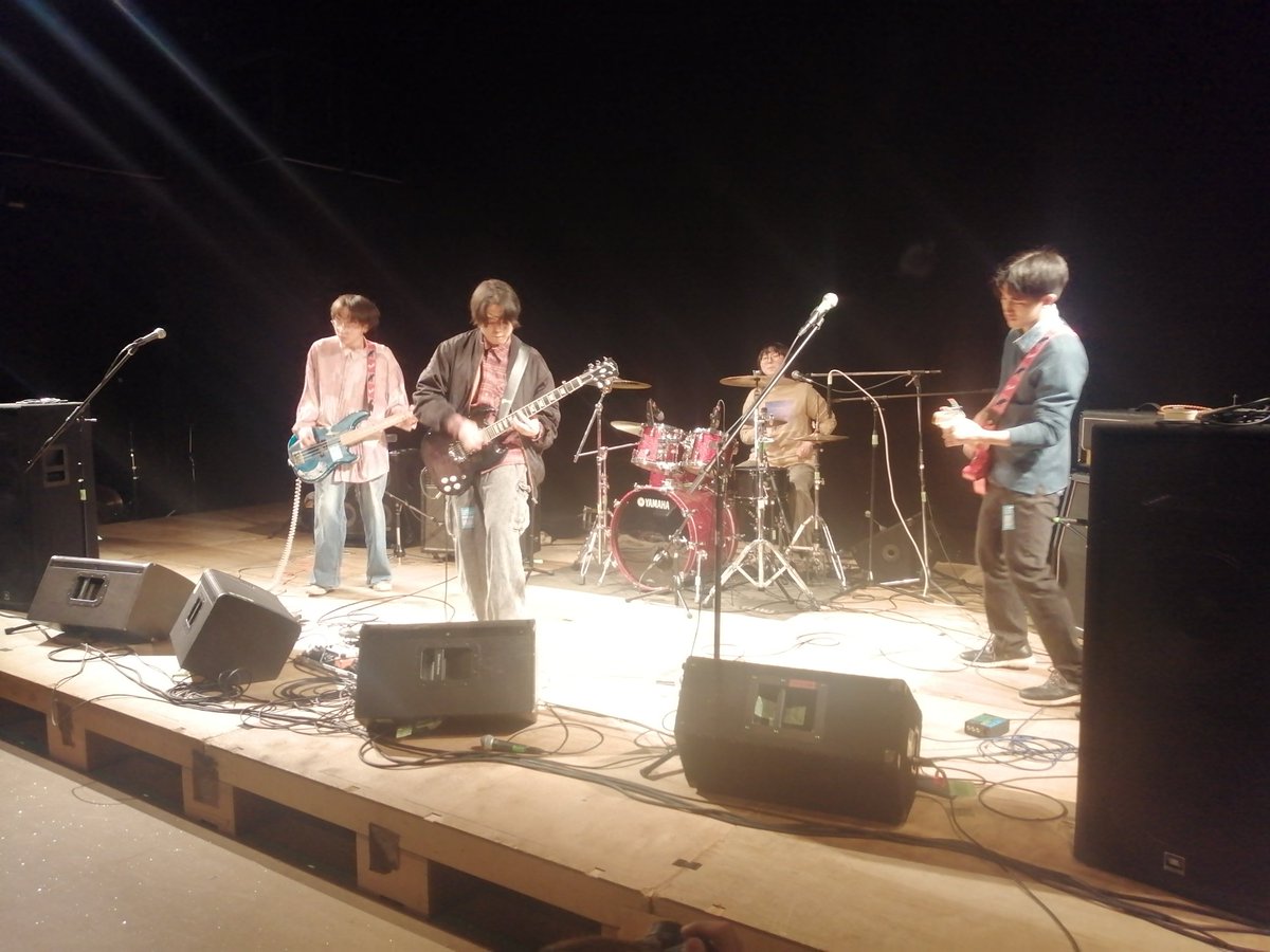 大トリ、あさぼらけ <a href="/asaborake_band/">あさぼらけ</a> ！
真っ直ぐな初期衝動を湛えたバンド！