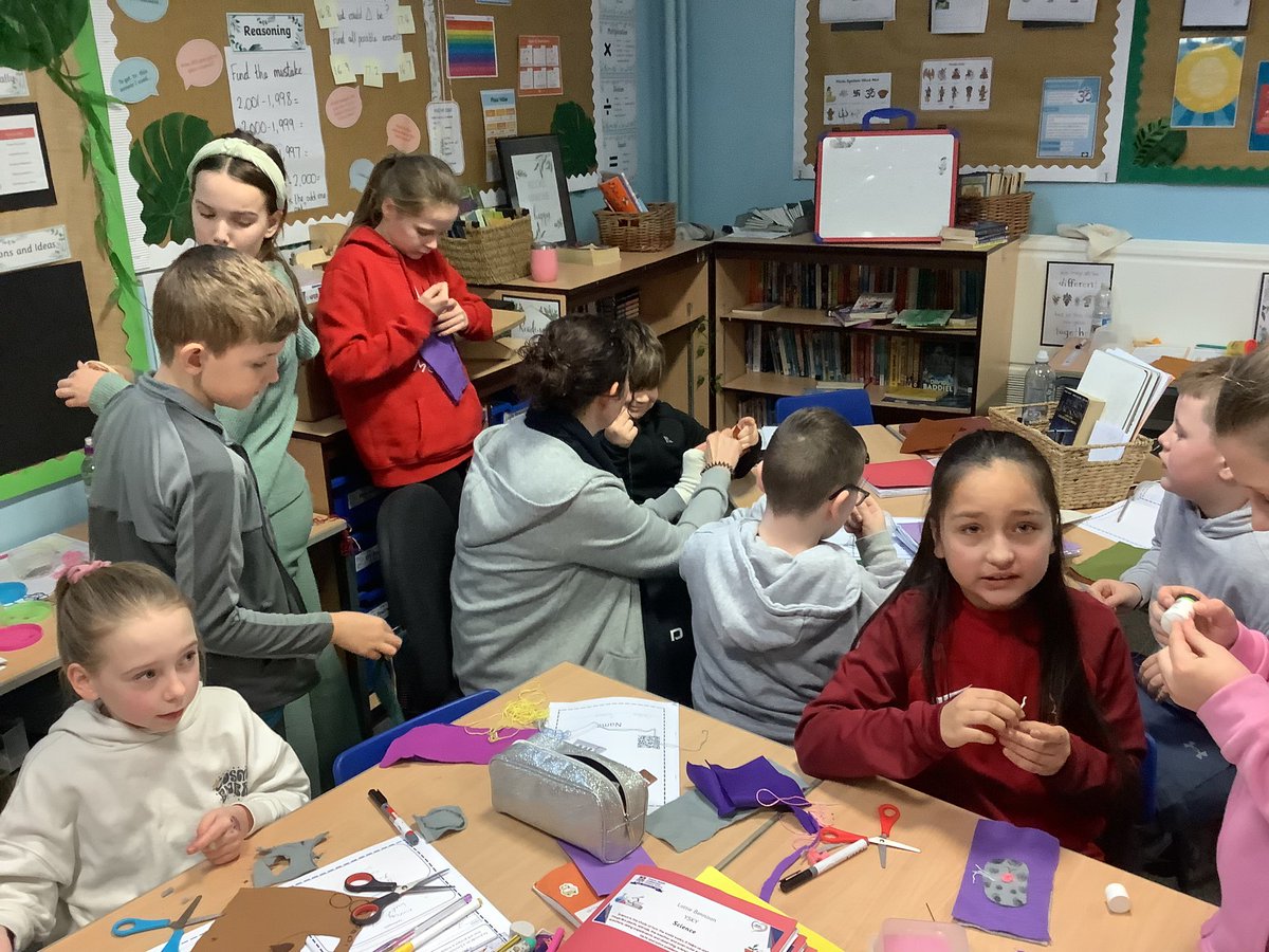 MrsKY_Thatto's tweet photo. Final project time in DT - they’ve all worked so hard on their phone cases. #ThattoPrim_DT https://t.co/PLCYw1GIbS