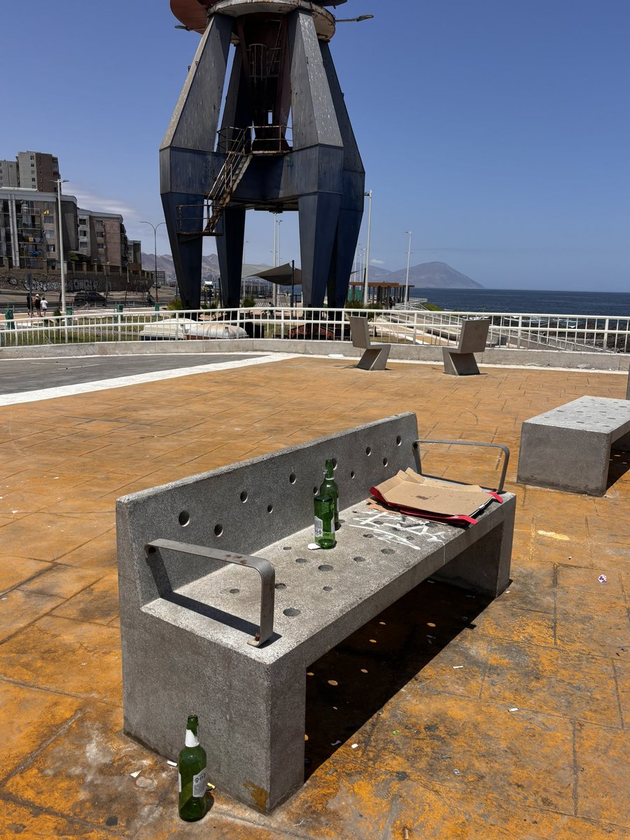 MarionLabrin's tweet image. En resumen Antofagastinos ..  #Antofagasta