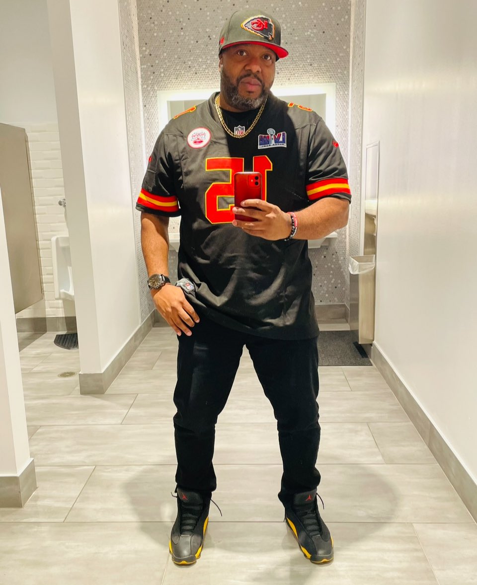 RonnieEdgeJr's tweet image. It's Super Bowl Sunday! In case you're wondering who TF I'm rooting for...#ChiefsKingdom #Since1992