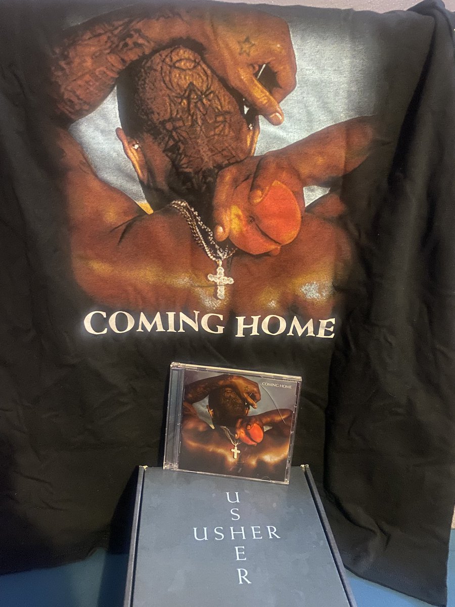 jazzysvrose's tweet photo. 1 year ago today #Usher @Usher Treated us the the #ComingHome Album πππ #Coldblooded #StoneKoldFreak #PleaseU are still some of my Favorites!! #teamusher @_thinkmega https://t.co/jeWgB1bKdT
