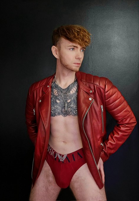 Watch James Hinchliffe's leaked NSFW photo on TwXstars