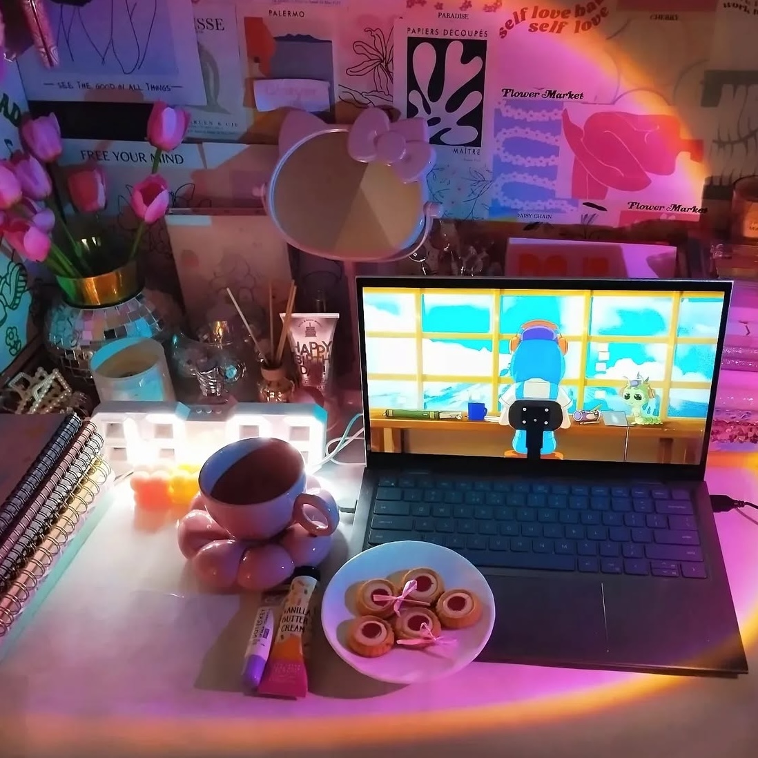 romantic vibes on max💖☕✨🌷💕 pink flowers, a cute snack, and some chill lofi—what more could you need??🐛 tag us in your cozy setup and we may repost you! 

thank you @_kawaiigallery_ for the pic📸