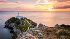 FarosLos's tweet photo. 9 de febrero de 1809 se enciende por primera vez “South Stack lighthouse”. Fue diseñado por el arquitecto e ingeniero inglés Daniel Alexander. El faro se halla en la pequeña isla de South Stack, mar de Irlanda, Gales (Reino Unido). #SouthStackLighthouse https://t.co/zJwn6bLNZ6