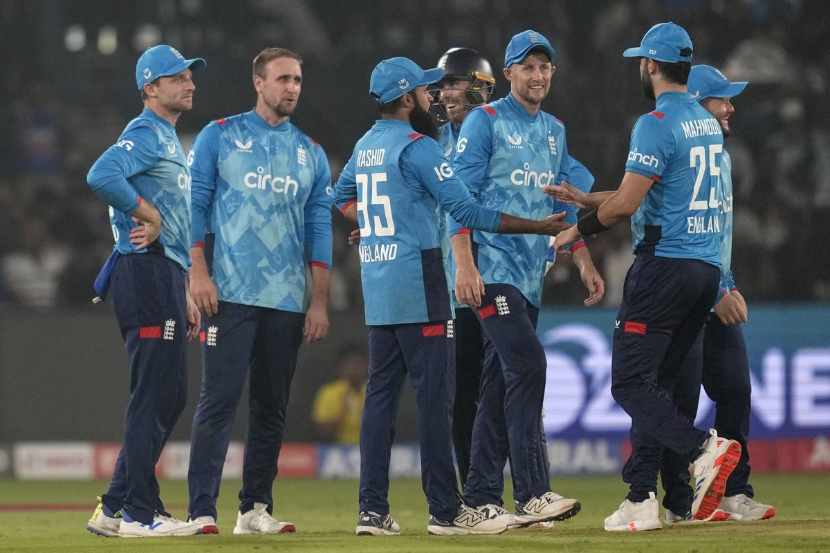 DeccanChronicle's tweet photo. #INDvENG2ndODI | Wicket! KL Rahul falls for 10(14), caught behind off Overton while attempting a pull. India need 30 off 59 balls. 

#INDvsENG #KLRahul #ChaseMode #Cricket #TeamIndia https://t.co/Kemw4pdrp3
