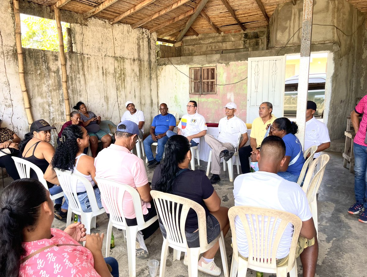 Negal_m's tweet photo. Reunidos en nuestro querido #Barlovento en #Páez sector el Cristo, fortaleciendo la maquinaria Adeca para ganar la gobernación de Miranda y conquistar mayoría en la Asamblea Nacional. Sin duda el #27A #Yosívoto https://t.co/mOSLVqV4Po