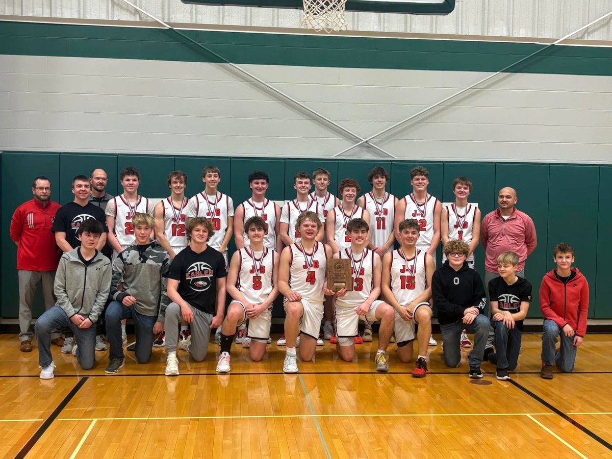 🦅🏀Congratulations to both the Girls and Boys teams on their Pioneer Conference Championships! 🥇🏀🦅 #itsagreatdaytobeaneagle