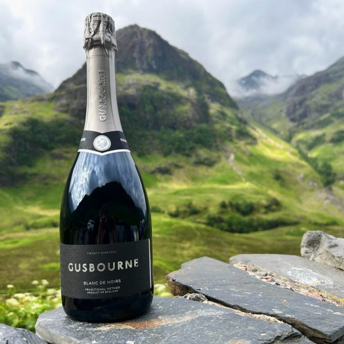 Taking in the lush, rolling landscape on a weekend walk in Scotland with a bottle of our Blanc de Noirs 2019.