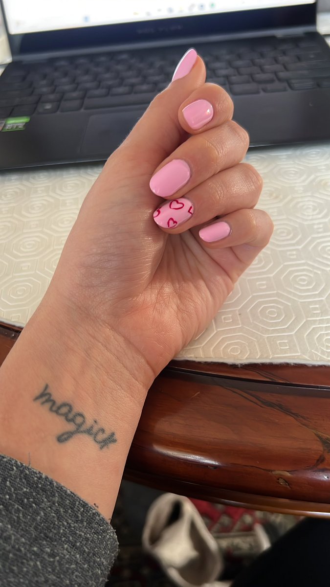bruxa_caseira's tweet photo. E as unhas pindéricas se São Valentim! 💖 https://t.co/rHNwpo1iXh