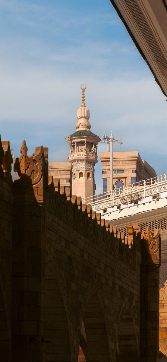 الواحد محتاج يقعد ف الحرم وقت الفجر ♥️ يدعو الله أن يرحم والدينا وأن يغفر لنا ويتوب علينا وانه السميع العلي العظيم