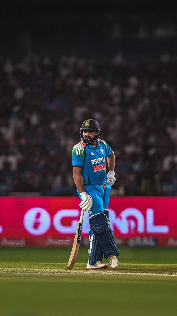 Look, today another 100 is completed with a six. Amazing batting by #RohitSharma in today's match between #IndiavsEngland