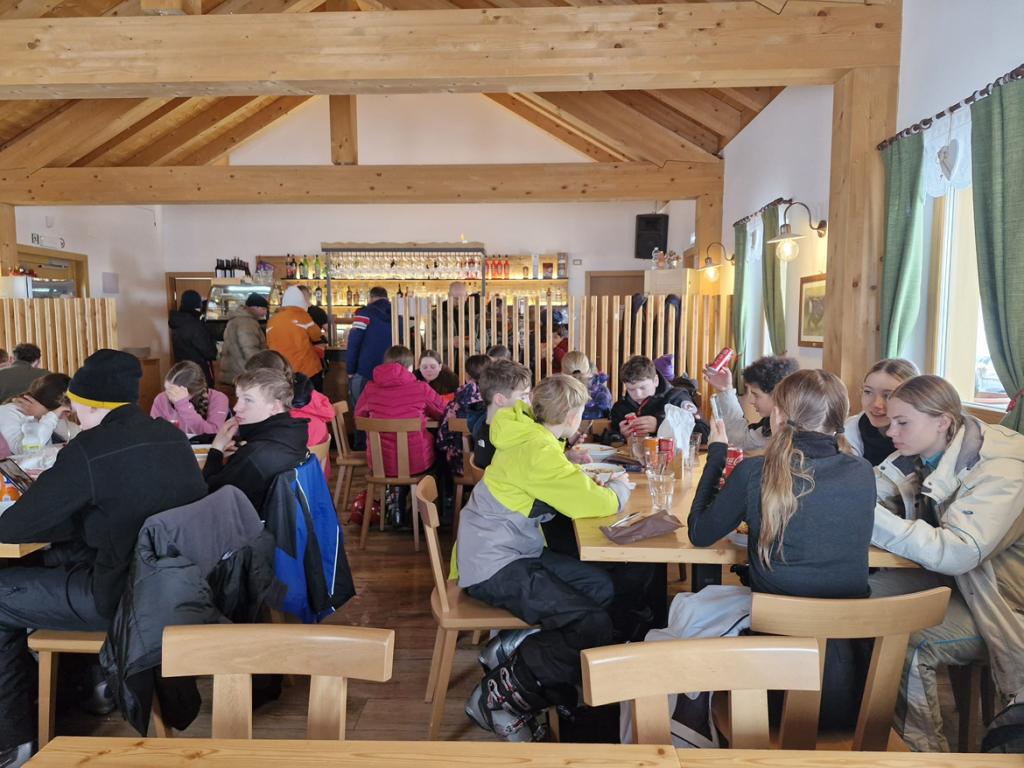 After heavy snowfall overnight, it was another early start to the day to make the most of our time. We had no idea that Kilcullen was such a hotbed for skiing talent!! Well done to everybody for a great effort today on the slopes. Dinner and bowling to look forward to tonight.