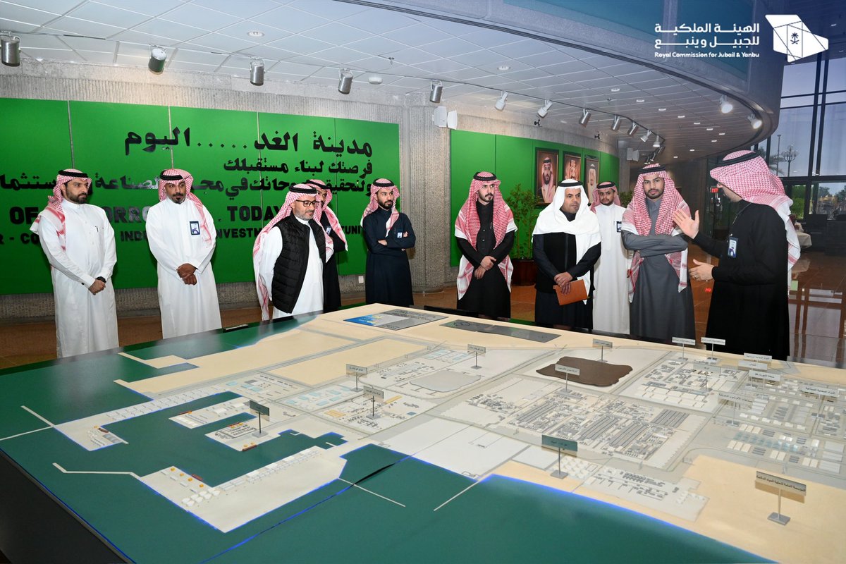 RCJY_Jubail's tweet photo. زار وفد من هيئة تطوير بوابة الدرعية @DGDA_SA مركز زوار #الهيئة_الملكية_بالجبيل حيث اطلع على جهودها التأسيسية والمراحل التطويرية لمدينة الجبيل الصناعية، كما تعرف الوفد على الممكنات الاقتصادية والصناعية، وما تتميز به المدينة من بنية تحتية متكاملة 

#صناعة_وحياة https://t.co/WNxB0XMsaY