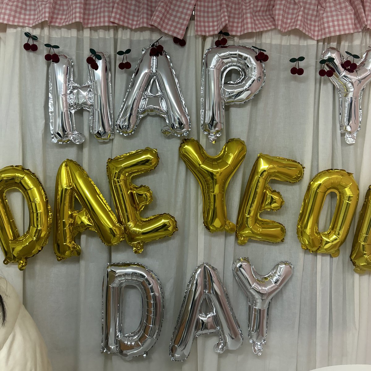 jibeom99z's tweet photo. #TIMELESS_DAE_WITH_YEOL #대열이의_모든_시간_함께해

daeyeol’s birthday cafe event ❤️ havent attended one in so so long. was there for just a short while but sitting in the cafe listening to the golcha songs reminded me of the old times :’) i miss golcha sm 🥹🤲🏼 https://t.co/Lbc6JBKnmw