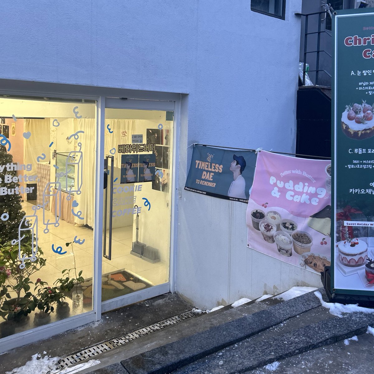 jibeom99z's tweet photo. #TIMELESS_DAE_WITH_YEOL #대열이의_모든_시간_함께해

daeyeol’s birthday cafe event ❤️ havent attended one in so so long. was there for just a short while but sitting in the cafe listening to the golcha songs reminded me of the old times :’) i miss golcha sm 🥹🤲🏼 https://t.co/Lbc6JBKnmw