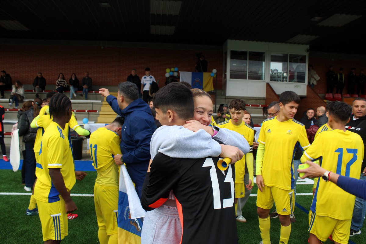 fedfutcanarias's tweet photo. 💪🏽 La Selección Canaria Sub-14 pasa a las semifinales de la Fase Plata tras su gran actuación en A Coruña

➡️ El combinado quedó primero de grupo, invicto y no recibió ningún gol en esta segunda fase.

ℹ️⬇️
https://t.co/UzOquD98eg https://t.co/RBV9wV5Eou